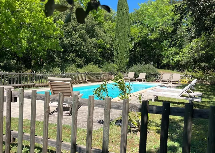 Le Cabanon De La Bergerie Bed and Breakfast Grignan