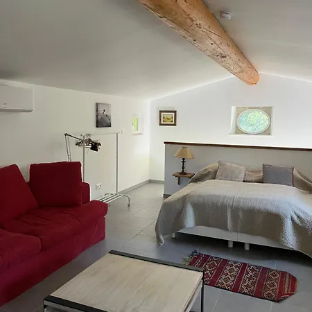 住宿加早餐酒店 Le Cabanon De La Bergerie 格里尼昂