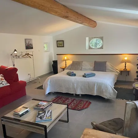 Le Cabanon De La Bergerie Bed and breakfast 3*